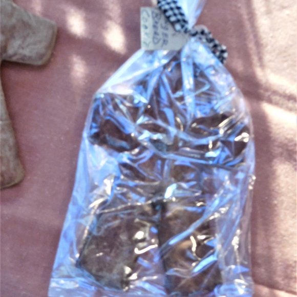 GINGERBREAD COOKIE, HANDCRAFTED! CLOTH ORNAMENT SMELLS DELICIOUS NEW - Picture 3 of 3